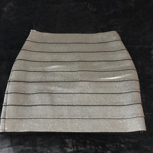 Beautiful never worn silver high wasted skirt! - Picture 1 of 2